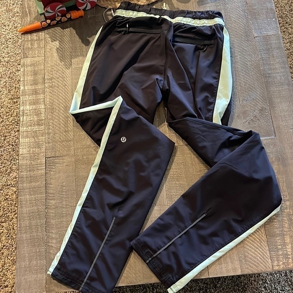 Lululemon joggers 2 - Picture 1 of 9